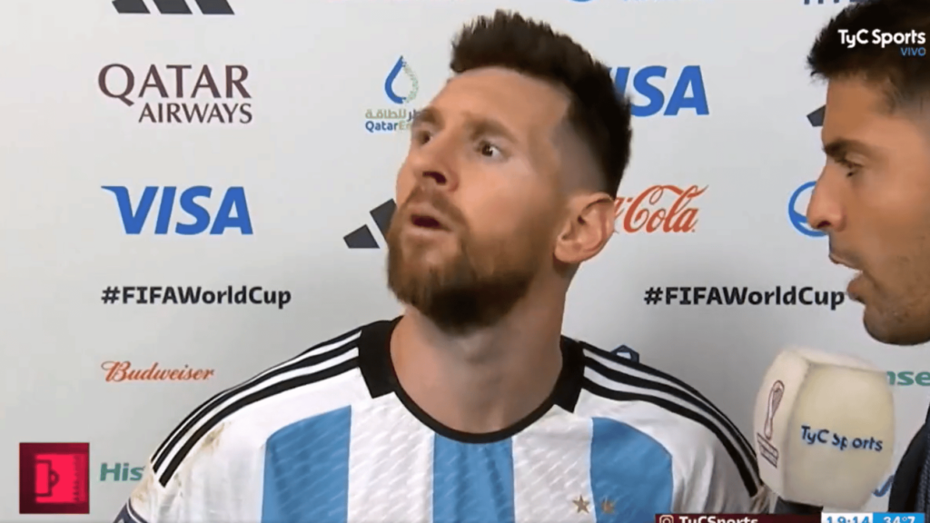 Im Interview nach der Partie geriet Messi noch einmal mit Wout Weghorst aneinander und ließ sich zu einem "Was guckst du, Idiot?" hinreißen.