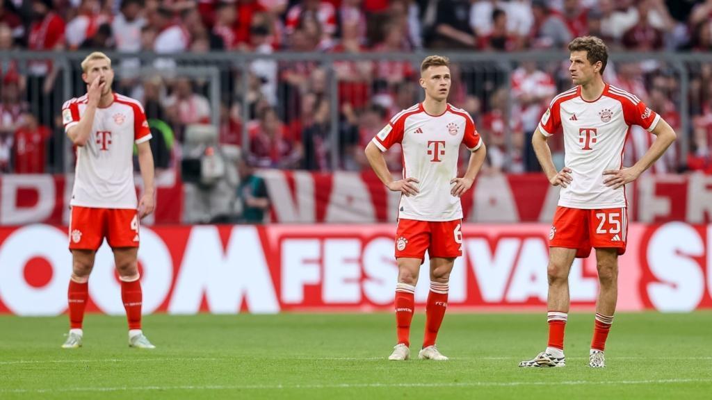 Matthijs De Ligt, Joshua Kimmich, Thomas Müller vom FC Bayern