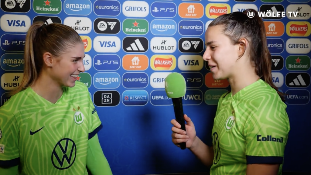 VfL Wolfsburg: Lena Oberdorf interviewt Jule Brand.
